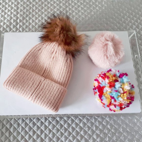 NIB / NWT Norla rose pink beanie hat toque 3 pom pom boxed set - Picture 3 of 5